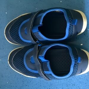 Men's Lands End water shoes size 7